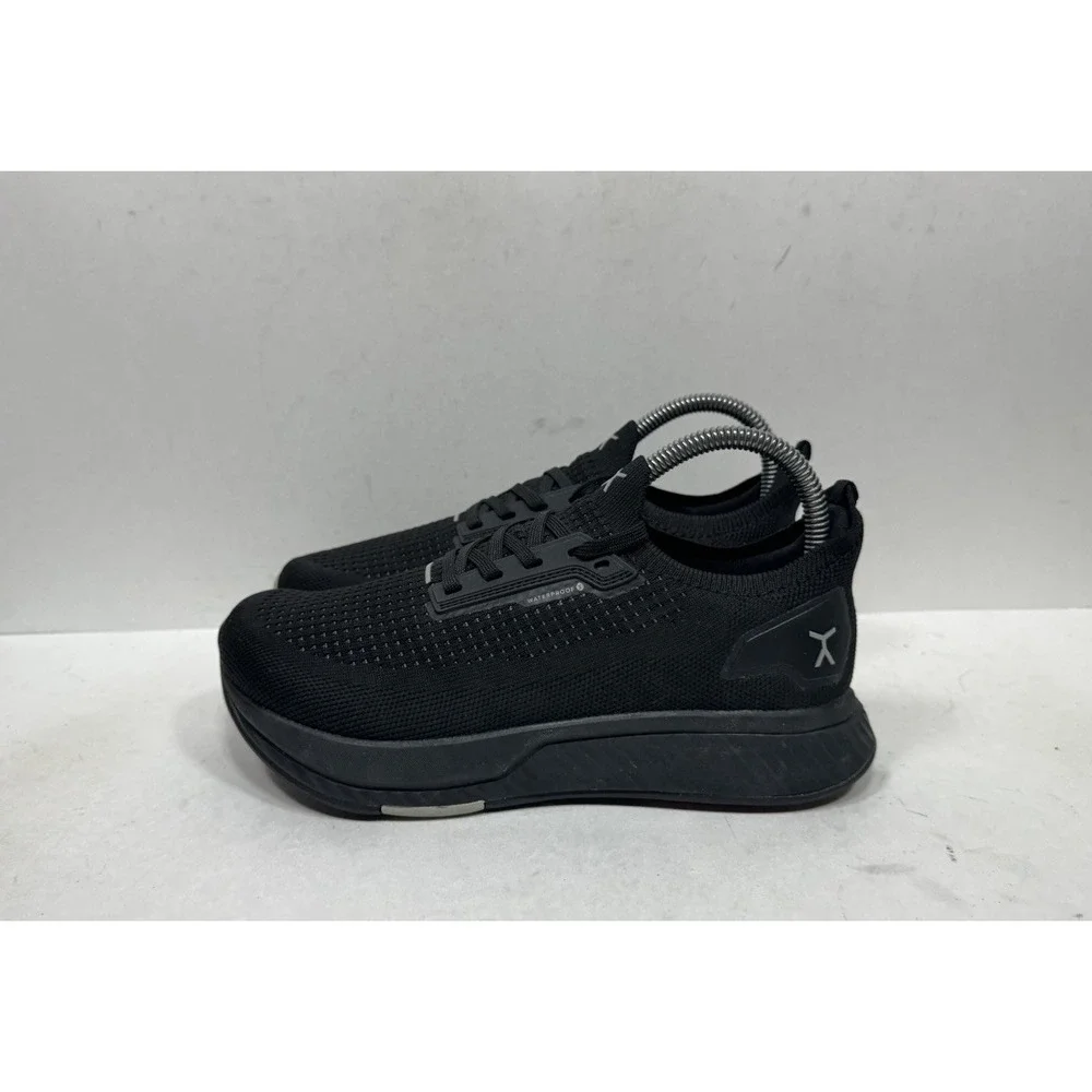Flux Adapt Waterproof Runner Stealth Black Womens Size 7 Barefoot Running Shoes